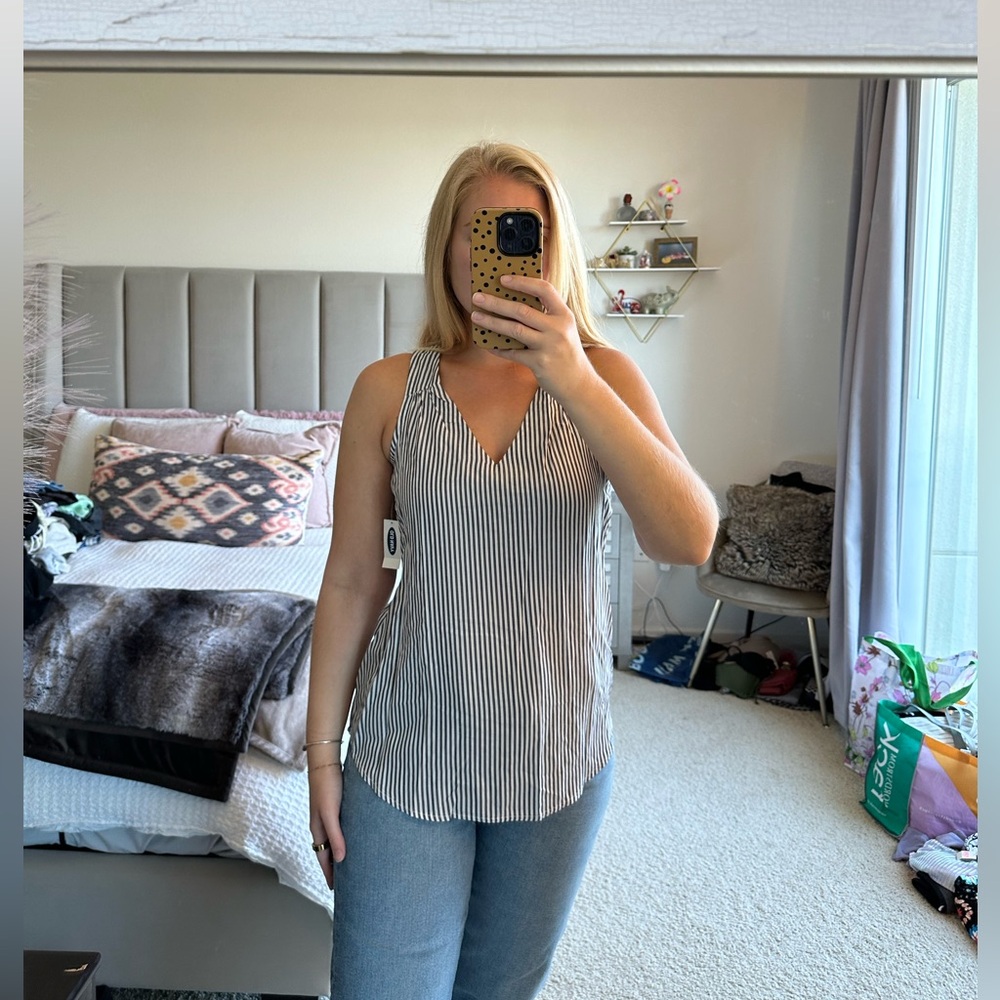 NWT Old Navy blue & white seersucker tank top